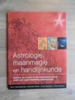 Astrologie, maanmagie en handlijnkunde - Sally Morningstar, Boeken, Astrologie, Ophalen of Verzenden, Zo goed als nieuw
