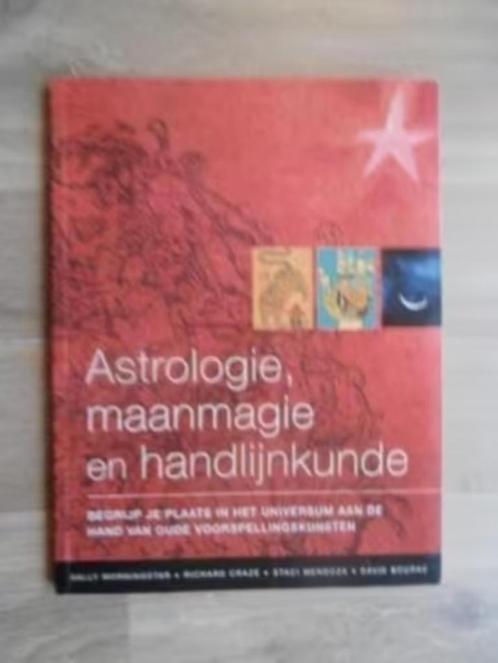 Astrologie, maanmagie en handlijnkunde - Sally Morningstar, Boeken, Esoterie en Spiritualiteit, Zo goed als nieuw, Astrologie