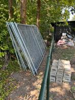 10 bouwhekken en 12 Betonnen voetstukken, Tuin en Terras, Tuinhekken en Hekwerk, Ophalen, Gebruikt, IJzer, Enkelstaafmat hekwerk