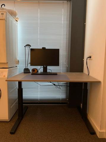 Gispen bureau beschikbaar voor biedingen