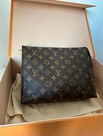 Louis Vuitton Toiletry Pouch 26, Ophalen of Verzenden, Zo goed als nieuw, Bruin