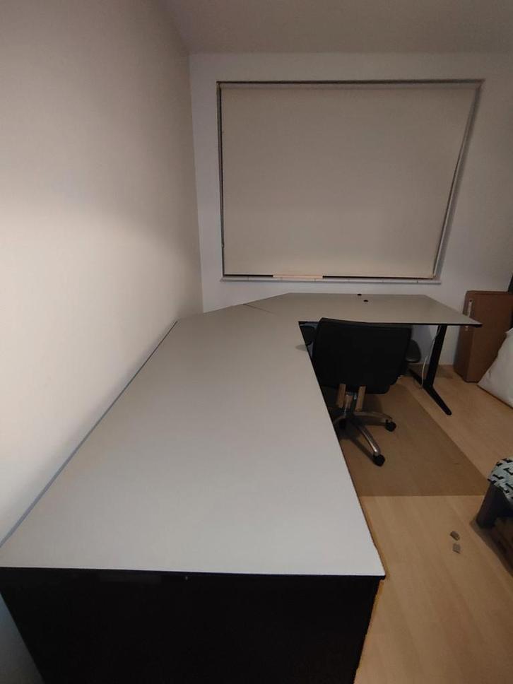 Ahrend  hoekbureau, Huis en Inrichting, Bureaus, Zo goed als nieuw, Bureau, Ophalen
