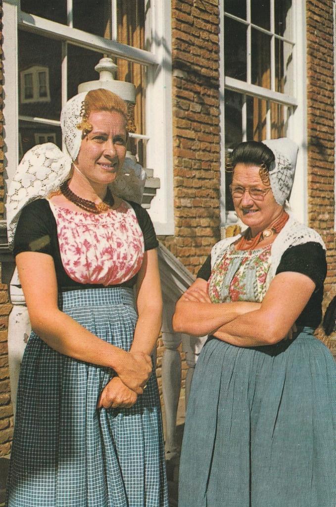 DOMBURG Klederdracht, Verzamelen, Ansichtkaarten | Nederland, Ongelopen, Zeeland, 1980 tot heden, Verzenden