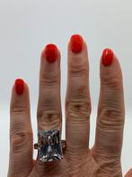 V482 Prachtige zilveren ring heldere steen maat 19, 19 tot 20, Ophalen of Verzenden, X, Dame