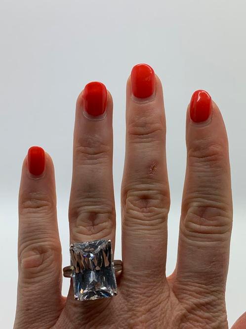 V482 Prachtige zilveren ring heldere steen maat 19, Sieraden, Tassen en Uiterlijk, Ringen, Dame, 19 tot 20, Zilver, Zilver, Ophalen of Verzenden