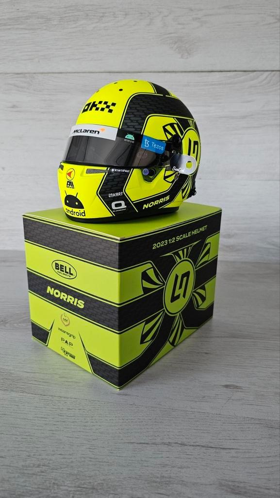 Lando Norris Mclaren 2023 helm 1:2, Verzamelen, Automerken, Motoren en Formule 1, Nieuw, Formule 1, Ophalen of Verzenden