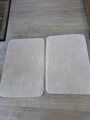 2 beige slaapkamer/badmatjes
60 x 90 cm
Van blokker
Antislip beschikbaar voor biedingen