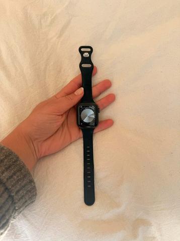 Zwarte Apple Watch SE 40mm + Bandjes beschikbaar voor biedingen