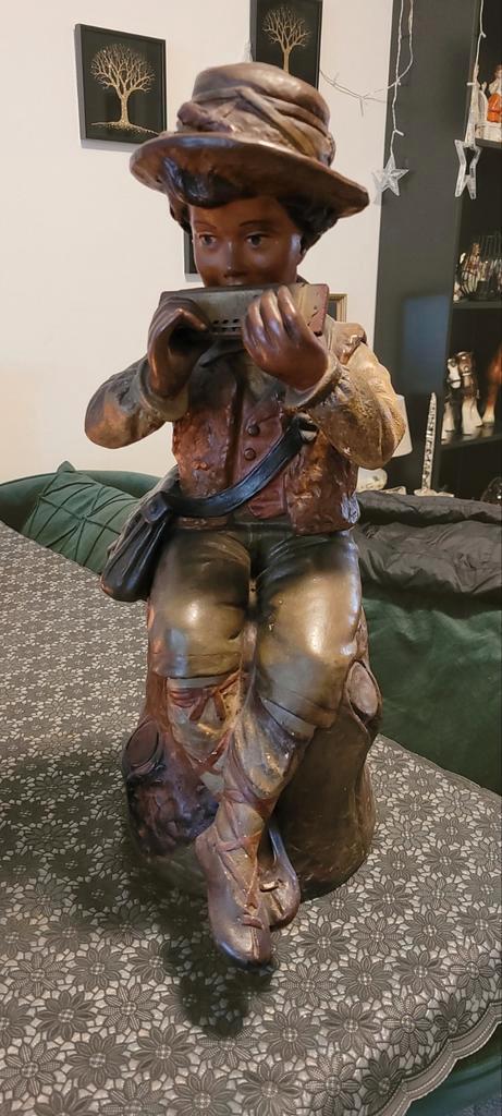 Antiek Beeld: Jongen met Mondharmonica, Antiek en Kunst, Kunst | Beelden en Houtsnijwerken, Ophalen of Verzenden