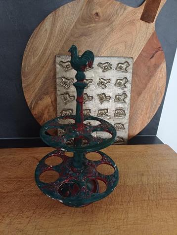 Brocante ijzeren Eierhouder voor 12 eieren groen beschikbaar voor biedingen