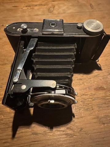 Vintage Camera met Leren Tas beschikbaar voor biedingen