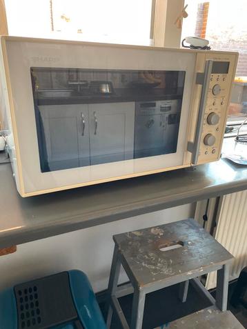 Sharp combimagnetron met grill en oven beschikbaar voor biedingen