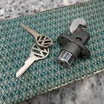 VW Motordekselslot Kever 65-66 alleen Splitbus 66, Verzenden, Zo goed als nieuw