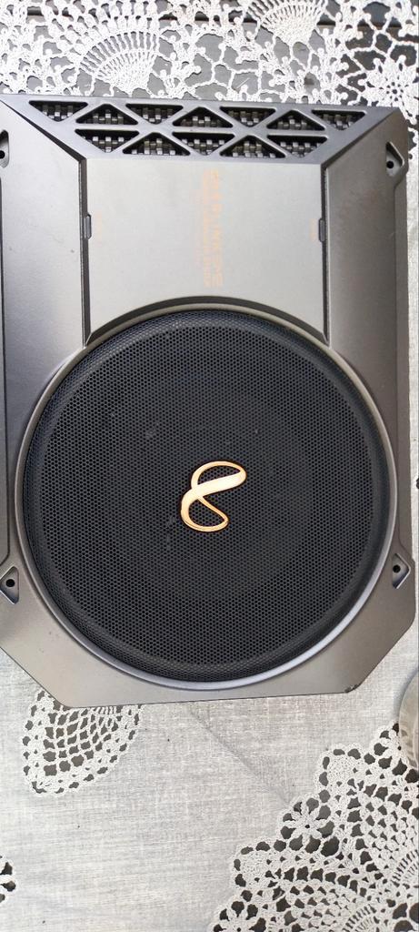 Basiliek SM2 250W Subwoofer - 4 Maanden Oud merk infinity, Auto diversen, Autospeakers, Zo goed als nieuw, Ophalen of Verzenden
