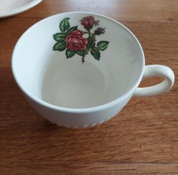  4  Engelse Wedgwood theekopjes Moss Rose       beschikbaar voor biedingen