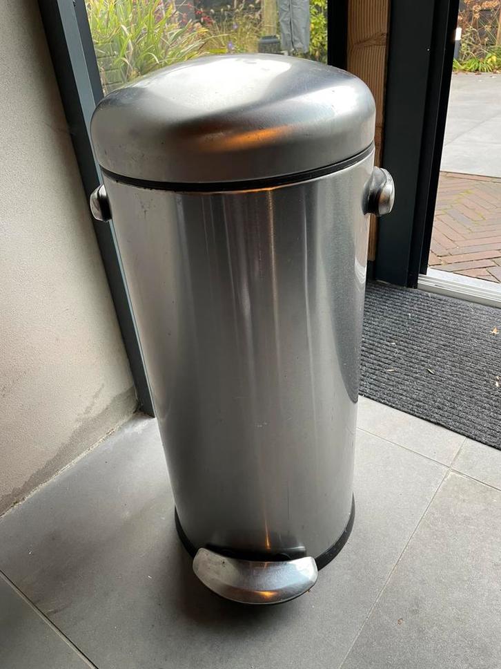 Simplehuman grote rvs retro pedaalemmer softclose.  €100, Huis en Inrichting, Woonaccessoires | Prullenbakken, Gebruikt, Rvs, 50 tot 75 cm
