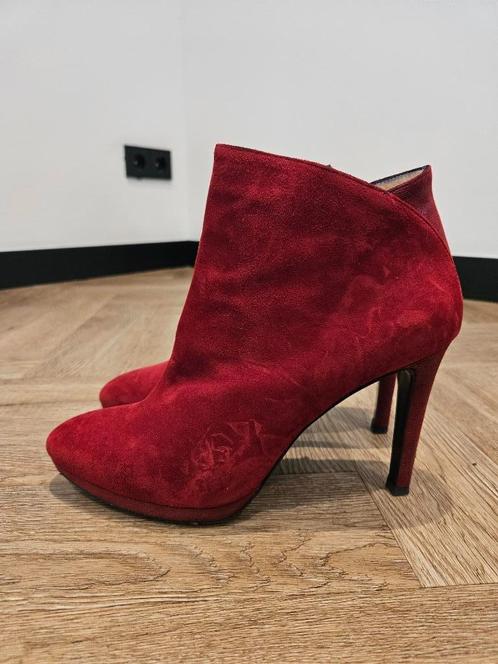 Suede enkellaarsjes rood maat 41, Kleding | Dames, Schoenen, Gedragen, Lage of Enkellaarzen, Rood, Ophalen of Verzenden