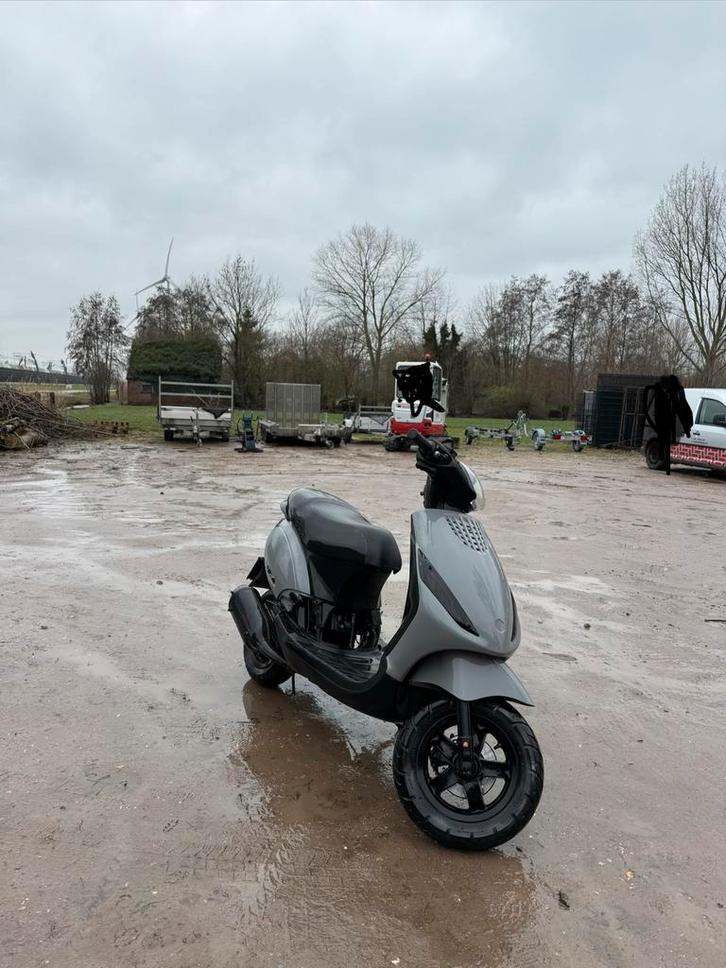 Zip 125cc 2takt, Fietsen en Brommers, Brommeronderdelen | Scooters, Zo goed als nieuw, Piaggio, Blok, Ophalen