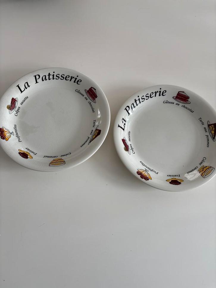 John Tams La Patisserie Borden - Set van 2, Huis en Inrichting, Keuken | Servies, Gebruikt, Bord(en), Overige stijlen, Keramiek
