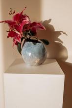 Handgemaakte vintage blauwe keramieken vaas, Huis en Inrichting, Woonaccessoires | Vazen, -, Blauw, -, Aardewerk of Porselein