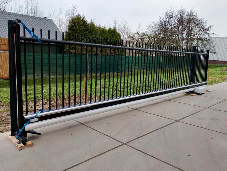 Vrijdragende Elektrische Aluminium Schuifpoort 700x200, Tuin en Terras, Tuinhekken en Hekwerk, Gebruikt, Spijlenhekwerk, Aluminium