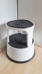 Metalen krukje / opstapje / trapje met wieltjes, Ophalen