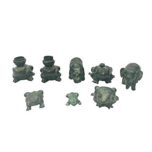Een lot van acht gepatineerde bronzen sculpturen van dieren., Antiek en Kunst, Antiek | Koper en Brons, Brons, Ophalen of Verzenden