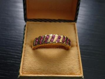 Mooie Goud Double Ring met veel kleine robijntjes beschikbaar voor biedingen