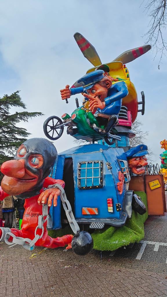 Carnavalswagen Thema Politie en Boeven - We gaan ontsnappen, Ophalen, Gebruikt, Feestartikel, Carnaval