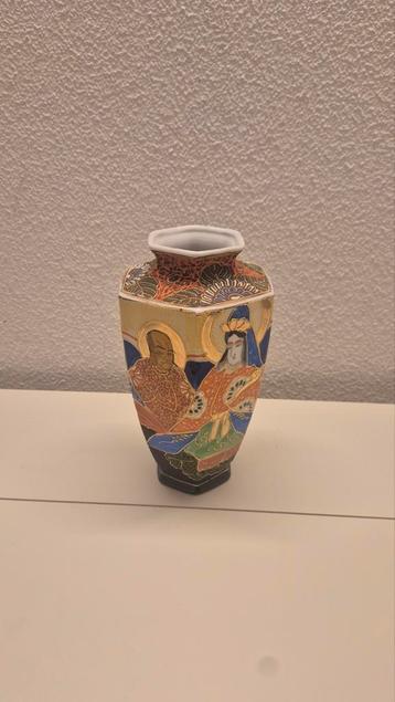 Japanse Satsuma-stijl vaas – handbeschilderd met goud beschikbaar voor biedingen