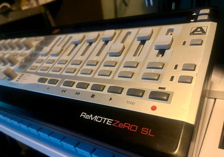 Novation ReMOTE ZERO SL Midi Controller DAW, Muziek en Instrumenten, Midi-apparatuur, Gebruikt, Ophalen of Verzenden