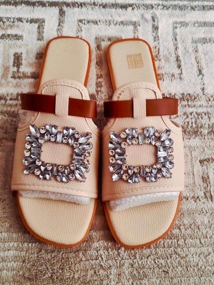 Damesslippers 39 NIEUW, Kleding | Dames, Schoenen, Nieuw, Slippers, Ophalen of Verzenden