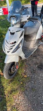 Piaggo zip 50cc 2t, Fietsen en Brommers, Scooters | Piaggio, Ophalen, Tweetakt, Gebruikt, Maximaal 45 km/u