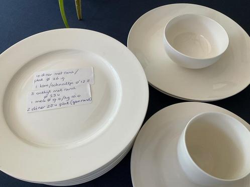 VIENNA /Blokker /wit porselein servies /foto’s op aanvraag, Huis en Inrichting, Keuken | Servies, Zo goed als nieuw, Overige stijlen