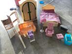 Barbie huis inventaris vintage kast +bed, Ophalen, Gebruikt