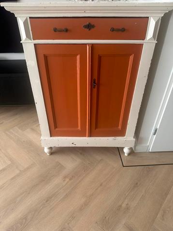 Meidenkast (Antiek) beschikbaar voor biedingen