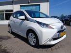 Toyota Aygo 1.0 VVT-i x-pure 5-Deurs/Airco/NL Auto, Voorwielaandrijving, Gebruikt, 4 stoelen, Wit