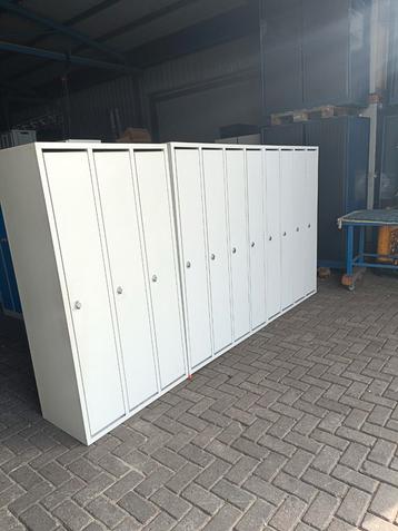 3 deurs lockerkast  beschikbaar voor biedingen