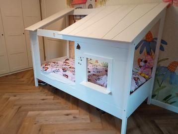 Wit Kinderbed Huis - Eenpersoons incl. Lattenbodem beschikbaar voor biedingen