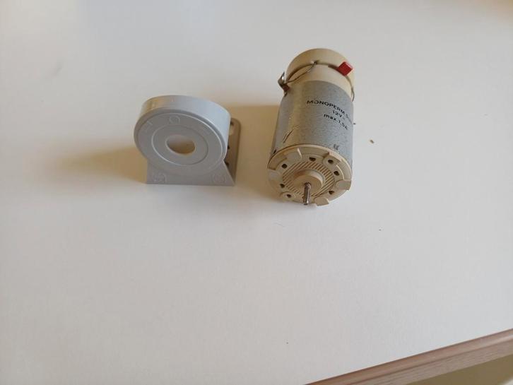 Monoperm super 12Volt max 1,5A motor, Hobby en Vrije tijd, Modelbouw | Boten en Schepen, Gebruikt, Ophalen of Verzenden