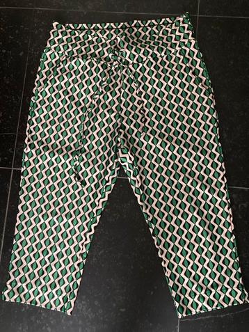 Musthaves Elja M groen beige driekwart broek. beschikbaar voor biedingen