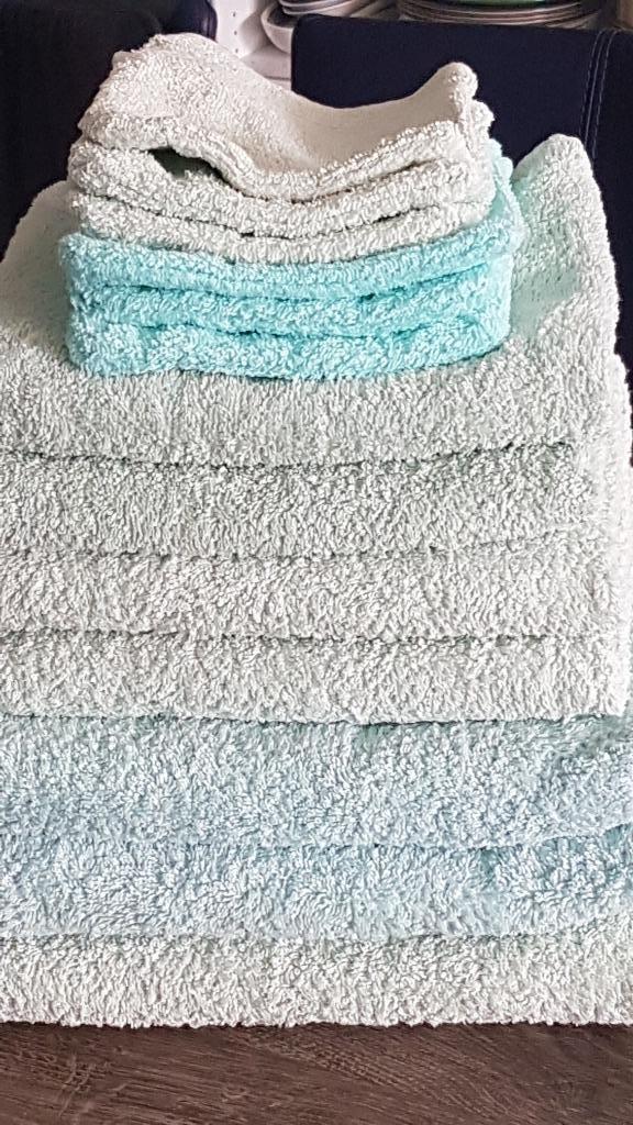 7 Groene handdoeken en 6 washandjes, Huis en Inrichting, Badkamer | Badtextiel en Accessoires, Zo goed als nieuw, Handdoek, Groen