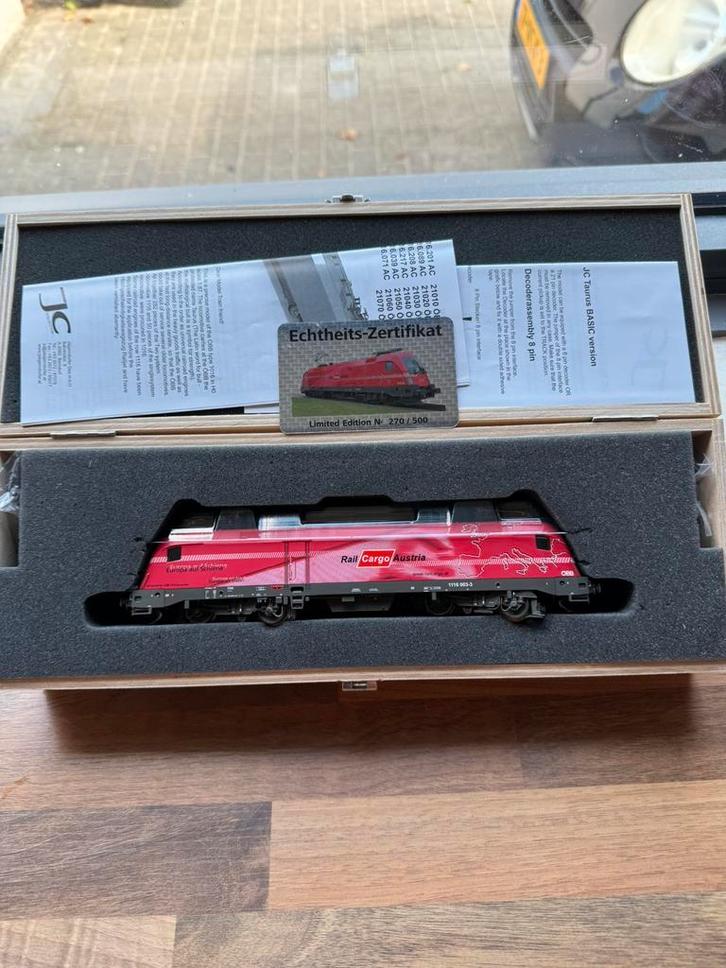 Jägerndorfer ÖBB 1116 003-3 Rail Cargo Austria – Limited, Hobby en Vrije tijd, Modeltreinen | Overige schalen, Zo goed als nieuw