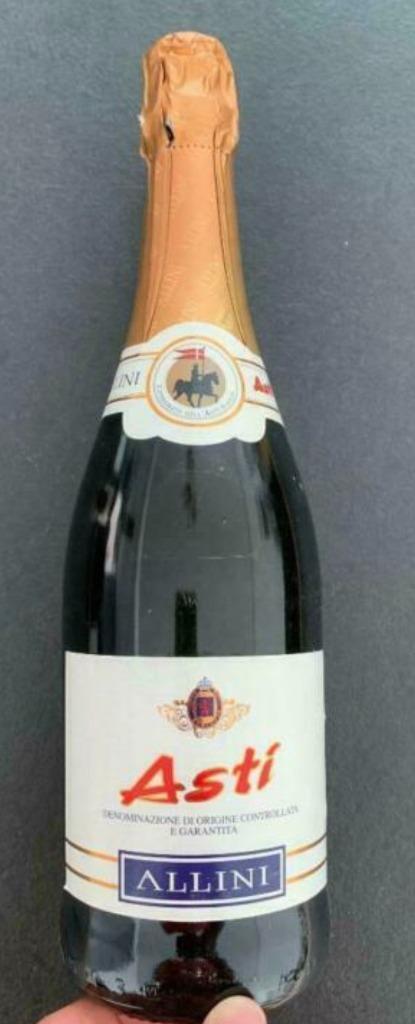 Wijn Muskaat Asti  PRIJS PER FLES!! (Champagne), Verzamelen, Wijnen, Gebruikt, Champagne, Italië, Vol, Ophalen of Verzenden