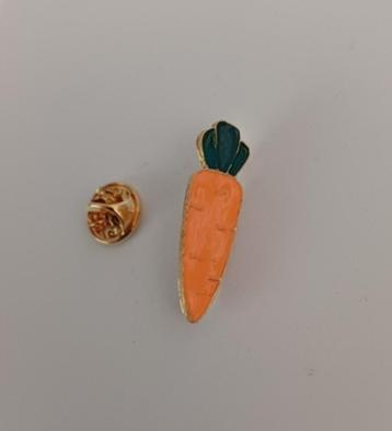 Goudkleurige broche pin wortel oranje   beschikbaar voor biedingen