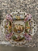 Antiek Capodimonte Bord met Engeltjes, Antiek en Kunst, Antiek | Wandborden en Tegels, Ophalen of Verzenden