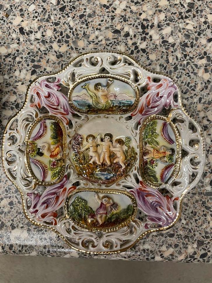 Antiek Capodimonte Bord met Engeltjes, Antiek en Kunst, Antiek | Wandborden en Tegels, Ophalen of Verzenden