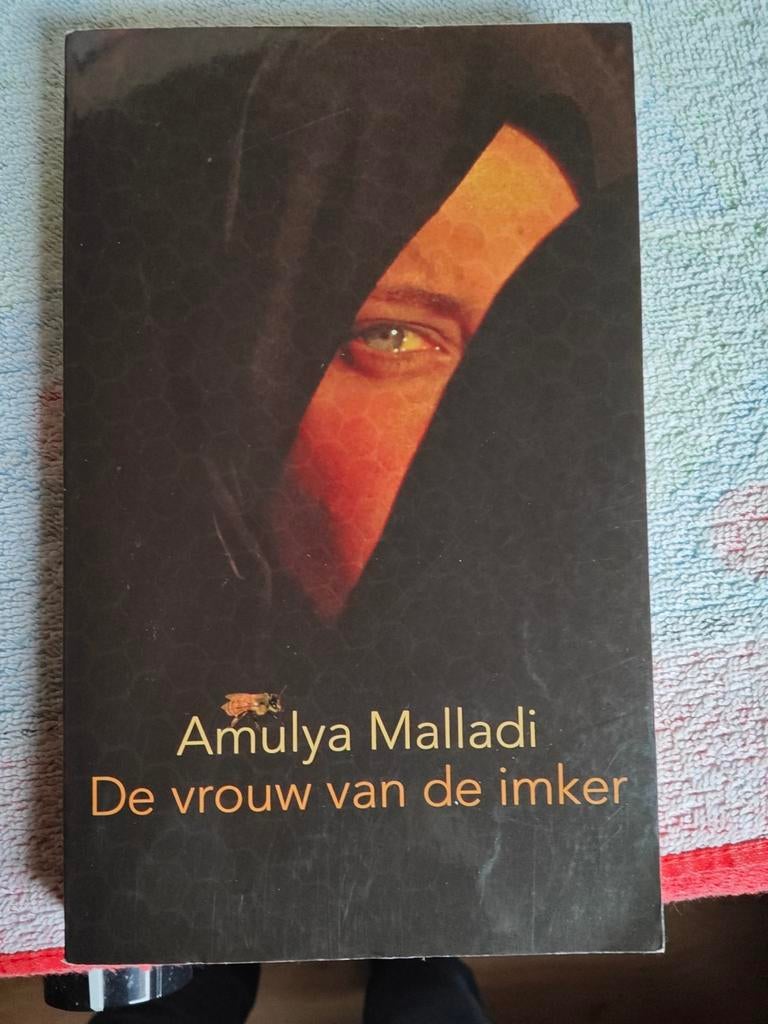 De vrouw van de imker,Amulya Malladi, Ophalen of Verzenden, Zo goed als nieuw