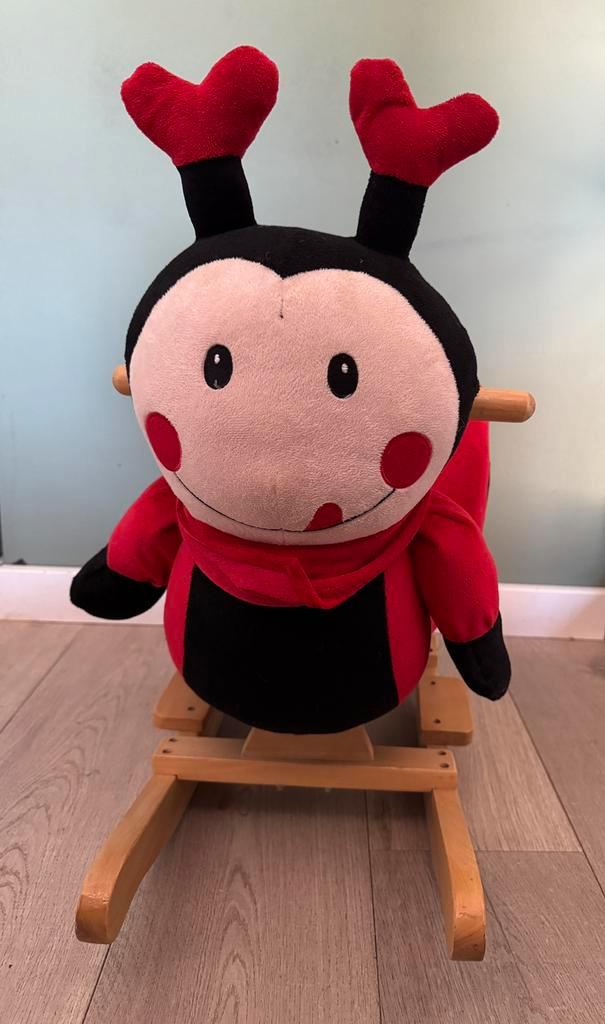 Hobbelpaard lieveheersbeestje met geluid, Kinderen en Baby's, Speelgoed | Hobbelfiguren, Zo goed als nieuw, Ophalen