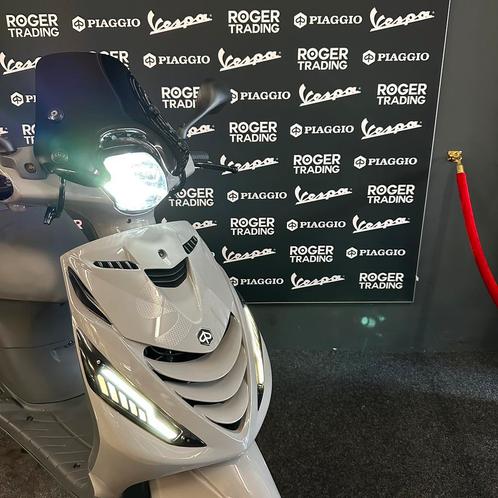 Piaggio Zip 50 Snor 4T 2V Nardo Grey 2006 1e eigenaar 153km, Fietsen en Brommers, Scooters | Piaggio, Nieuw, Zip, Maximaal 25 km/u